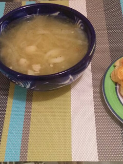 Una foto de Sopa de cebolla con tocino