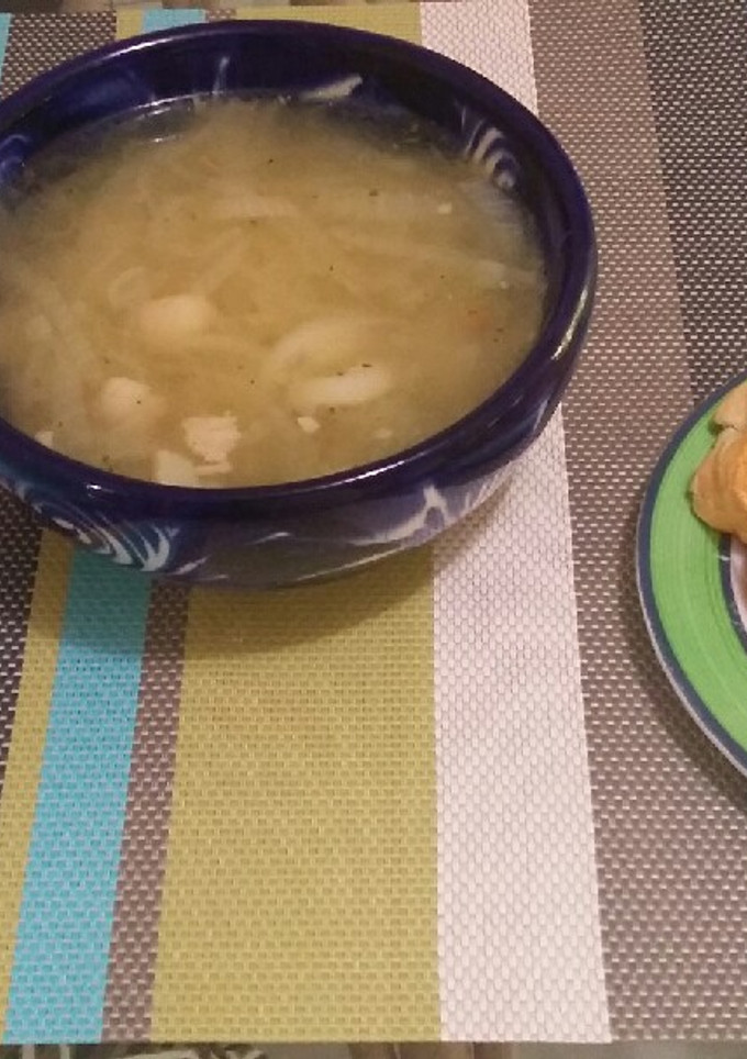 Una foto de Sopa de cebolla con tocino