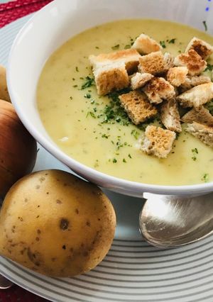 Póréhagymás burgonyakrémleves recept fotója