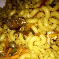 A picture of Stir fried macaroni with fish.