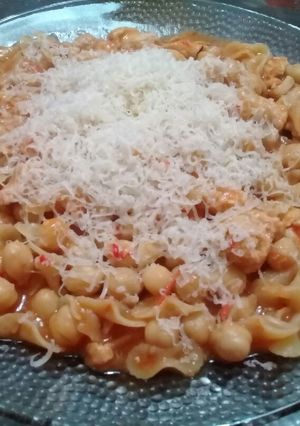 Una foto de Guiso de garbanzos y moñitos