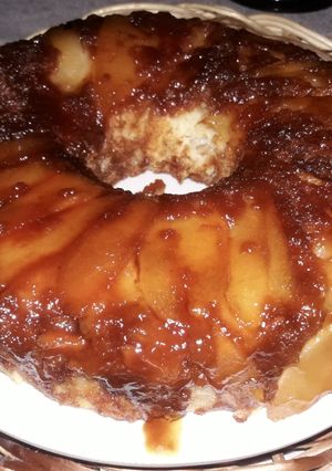Una foto de Torta invertida con pera y manzana