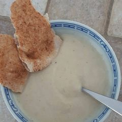 A picture of Roasted cauliflower & garlic creamy soup (vegan).