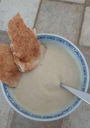 A picture of Roasted cauliflower & garlic creamy soup (vegan).