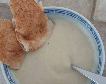 Fresh, Serving Recipe Roasted cauliflower  garlic creamy soup vegan Practical Delicious