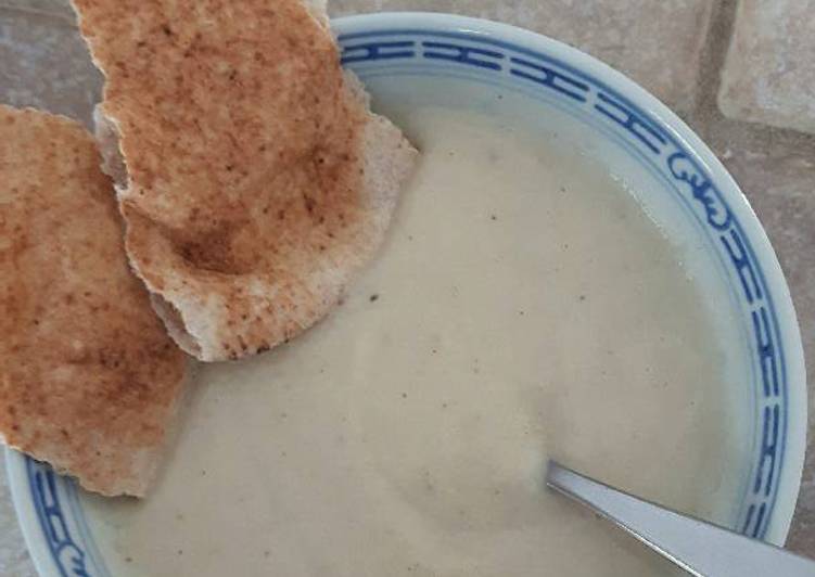 Roasted cauliflower & garlic creamy soup (vegan) Roasted cauliflower & garlic creamy soup (vegan)