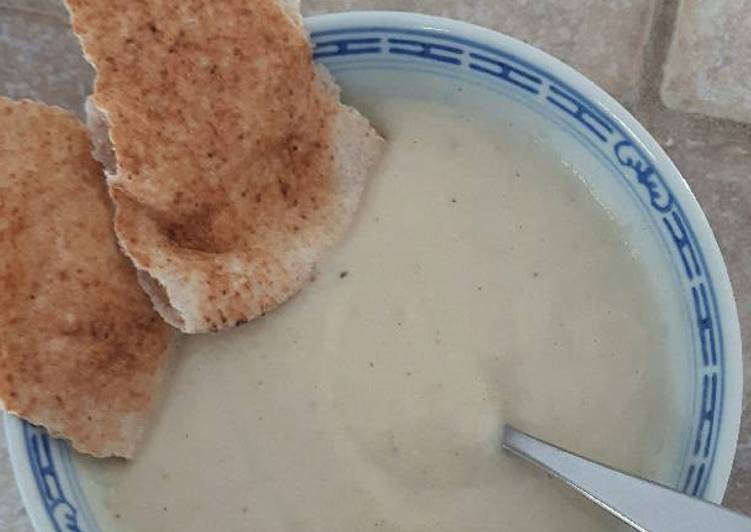 Recipe of Quick Roasted cauliflower &amp; garlic creamy soup (vegan)