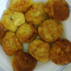 A picture of Potato cheese balls.
