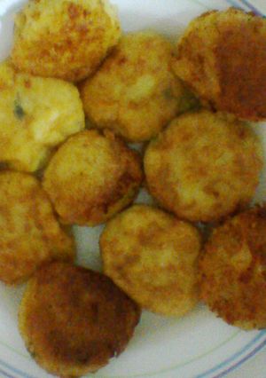 A picture of Potato cheese balls.