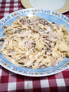 Una foto de Fettuccine imitación carbonara