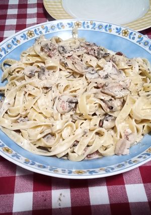 Una foto de Fettuccine imitación carbonara