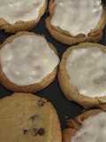 Galletas de limón con chispas y glaseado tipo cheesecake