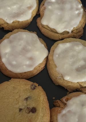 Una foto de Galletas de limón con chispas y glaseado tipo cheesecake