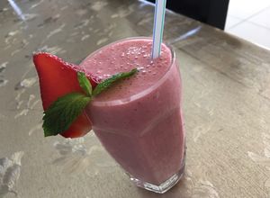 صورة لوصفة عصير الفراولة المنعش🍓😋
