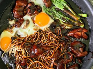 Yee Mee Sizzling