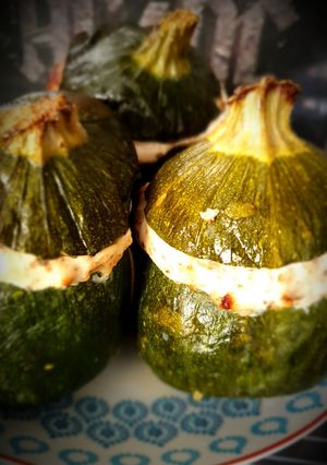 Une photo de Courgettes farcies (farce fine de poulet et chèvre)