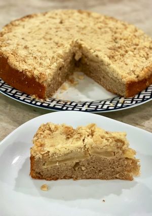 A picture of Apple Cake with Streusel Topping.