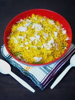 બટાકા પૌંઆ (Bataka Poha Recipe In Gujarati) રેસીપી મુખ્ય ફોટો