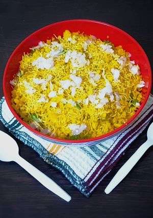 બટાકા પૌંઆ (Bataka Poha Recipe In Gujarati) રેસીપી મુખ્ય ફોટો