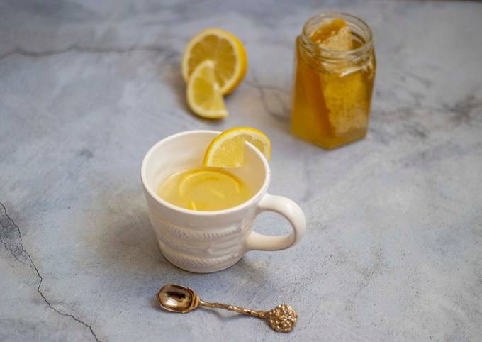 Hot honey, lemon and ginger tea