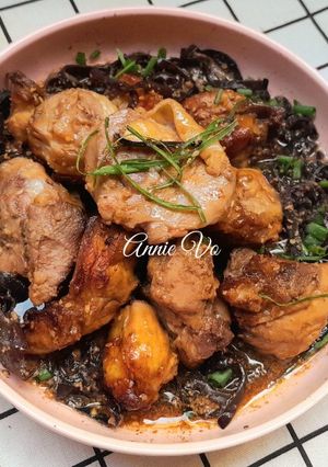 Hình của món Gà nướng mộc nhĩ.