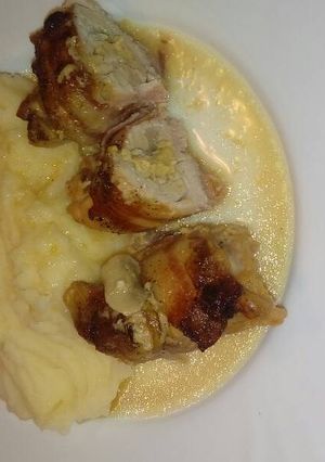 Baconbe tekert, mustáros-gombás csirkecomb recept fotója