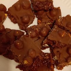 A picture of #christmasgift No cook biscuit crunch.