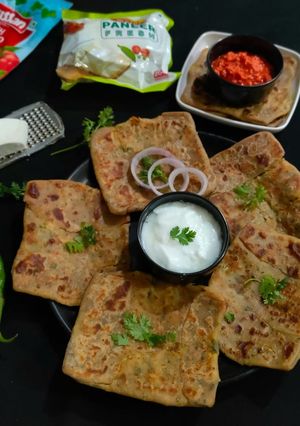 मिक्स वेजि पनीर स्टफ्ड लिफाफा पराठा रेसिपी मुख्य फोटो