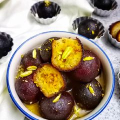 A picture of Kala jamun.