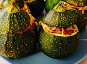 Une photo de courgette farcie
