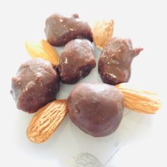 A picture of Chocolate covered almonds.