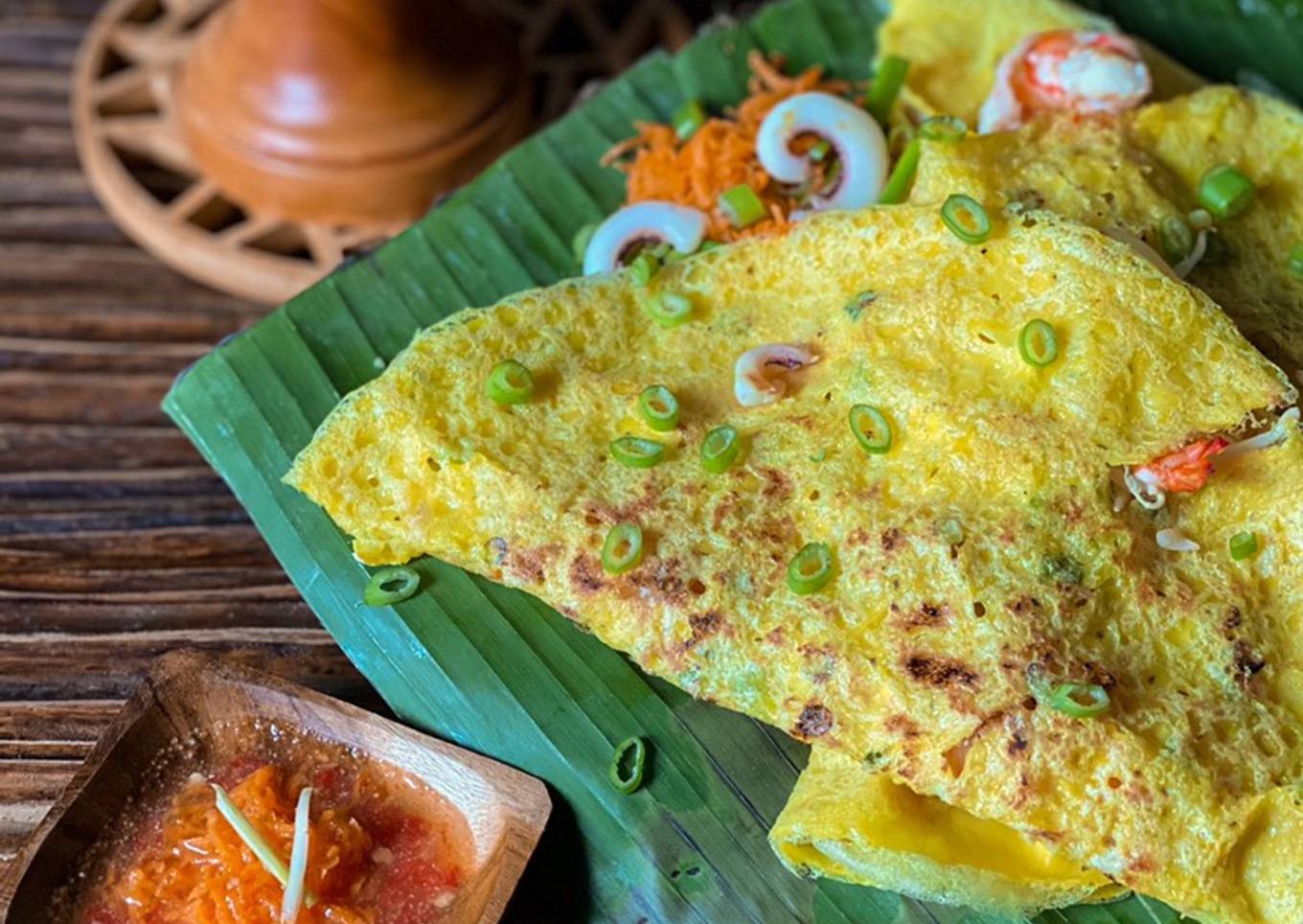 Banh paman dengan makanan laut (pancake Vietnam)