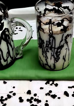 હોટ મિલ્ક વિથ ચોકલેટ ચિપ્સ (Hot milk with chocolate chip recipe in Gujarati) રેસીપી મુખ્ય ફોટો