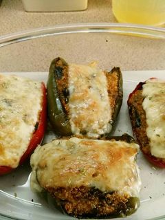 Una foto de Pimientos rellenos de quinoa y verduras