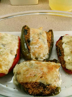 Una foto de Pimientos rellenos de quinoa y verduras