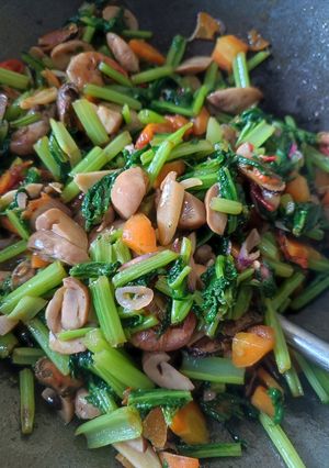 Foto resep Tumis Jamur Sawi Hijau Mudah, Enak, dan Cepat