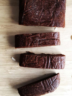 Una foto de Turrón cremoso de chocolate (Fácil, SIN GLUTEN y ECONÓMICO)
