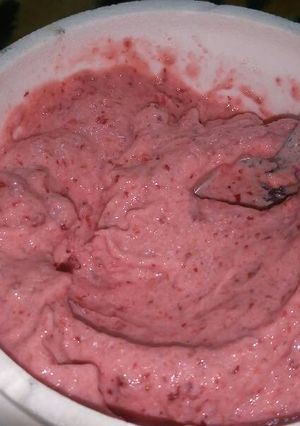 Una foto de Helado de yogur de frutilla dietetico