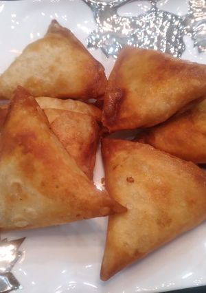 A picture of Chicken veg samosa.