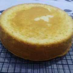 A picture of Vanilla sponge cake by chef tayyaba.
