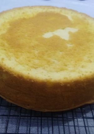 A picture of Vanilla sponge cake by chef tayyaba.