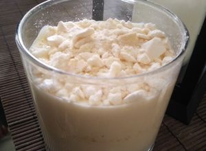 Una foto de Espuma de limón y merenguitos