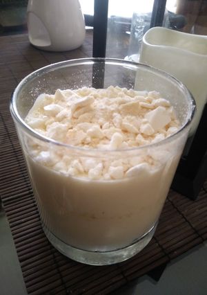 Una foto de Espuma de limón y merenguitos