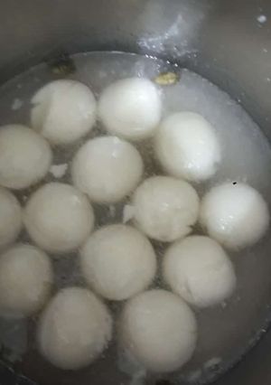 A picture of Homemade Rasgulle.