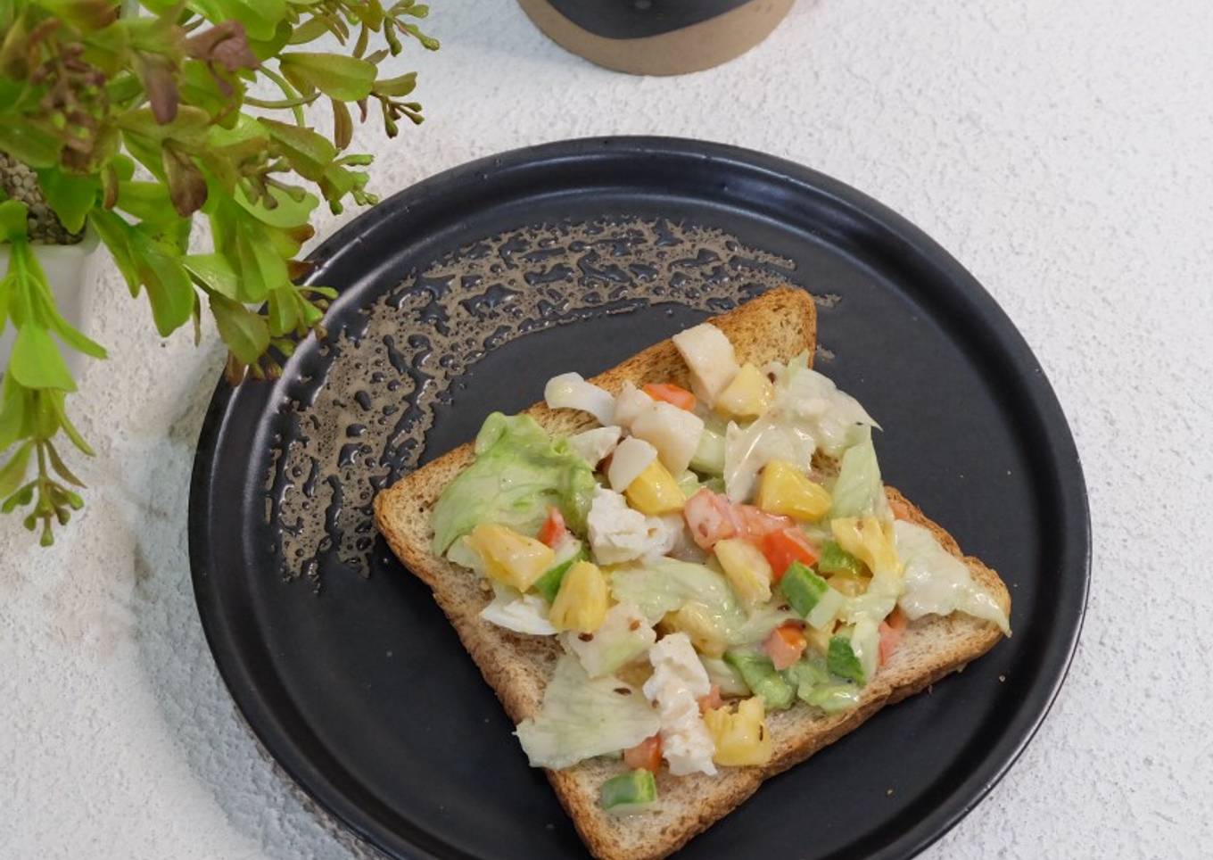 Roti Panggang dan Salad