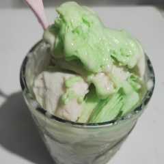 A picture of Es Cream Greentea Chocolatos 💚.