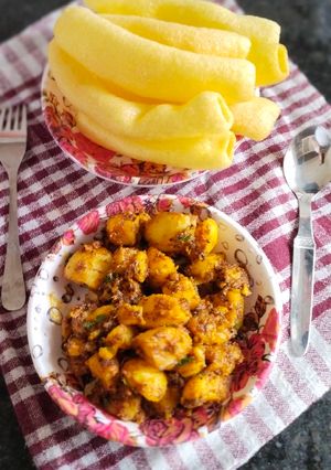 ભુંગળા બટેકા (Bhungra Bataka Recipe In Gujarati) રેસીપી મુખ્ય ફોટો
