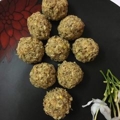 A picture of Gurer Narkel Naru (coconut ladoo).