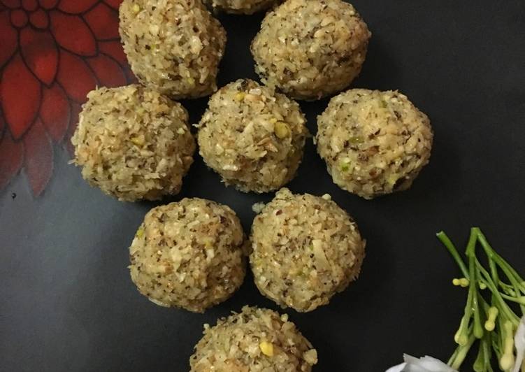 Gurer Narkel Naru (coconut ladoo)
