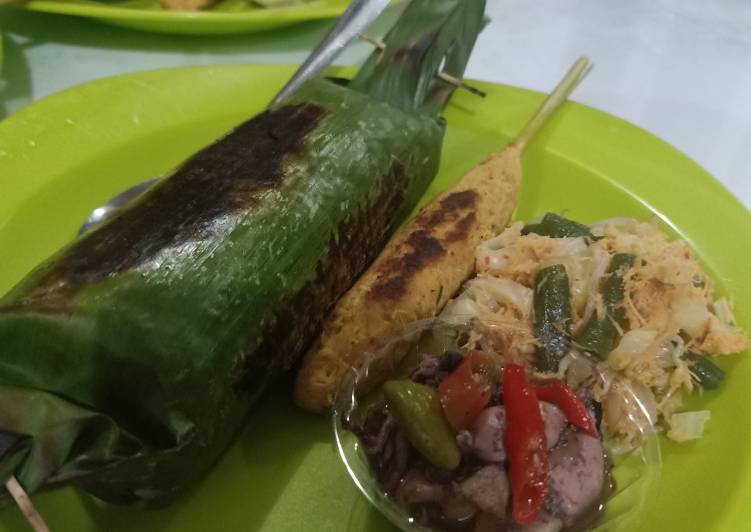 Nasi bakar cumi pedas